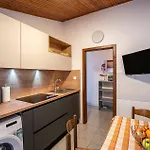 Lejlighed In With Kitchen Medulin