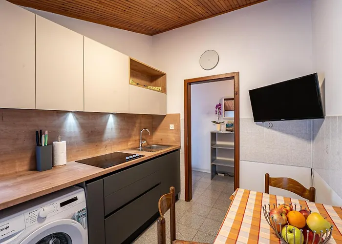 Lejlighed In With Kitchen Medulin